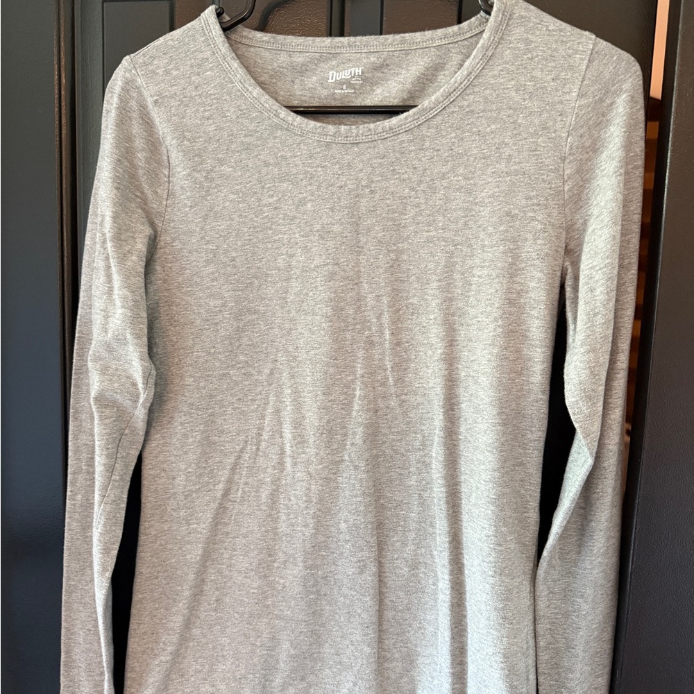 Duluth Trading Co Women's No Yank Scoop Neck Gray Long Sleeve Tee